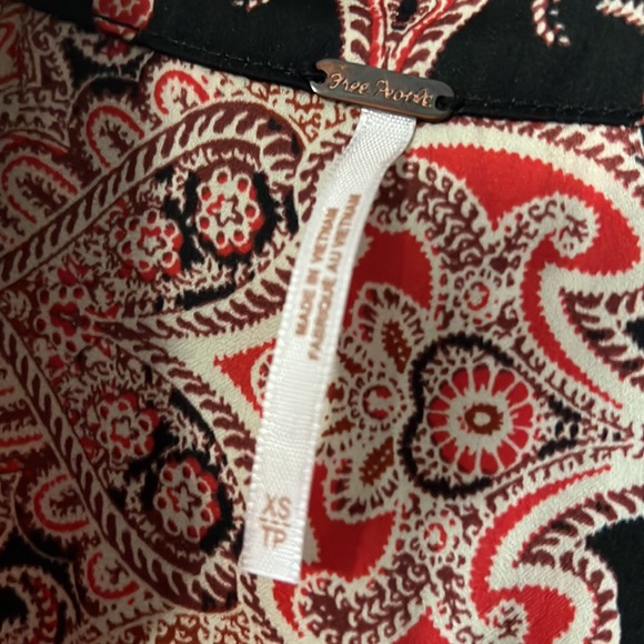Free People Long Sleeve High Low Style Top- Red Black Tan Paisley Print - Picture 9 of 10